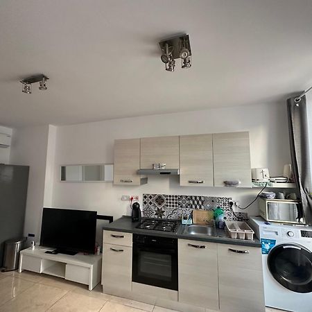 One Bedroom Appartment With Terrace In Sliema Exterior photo