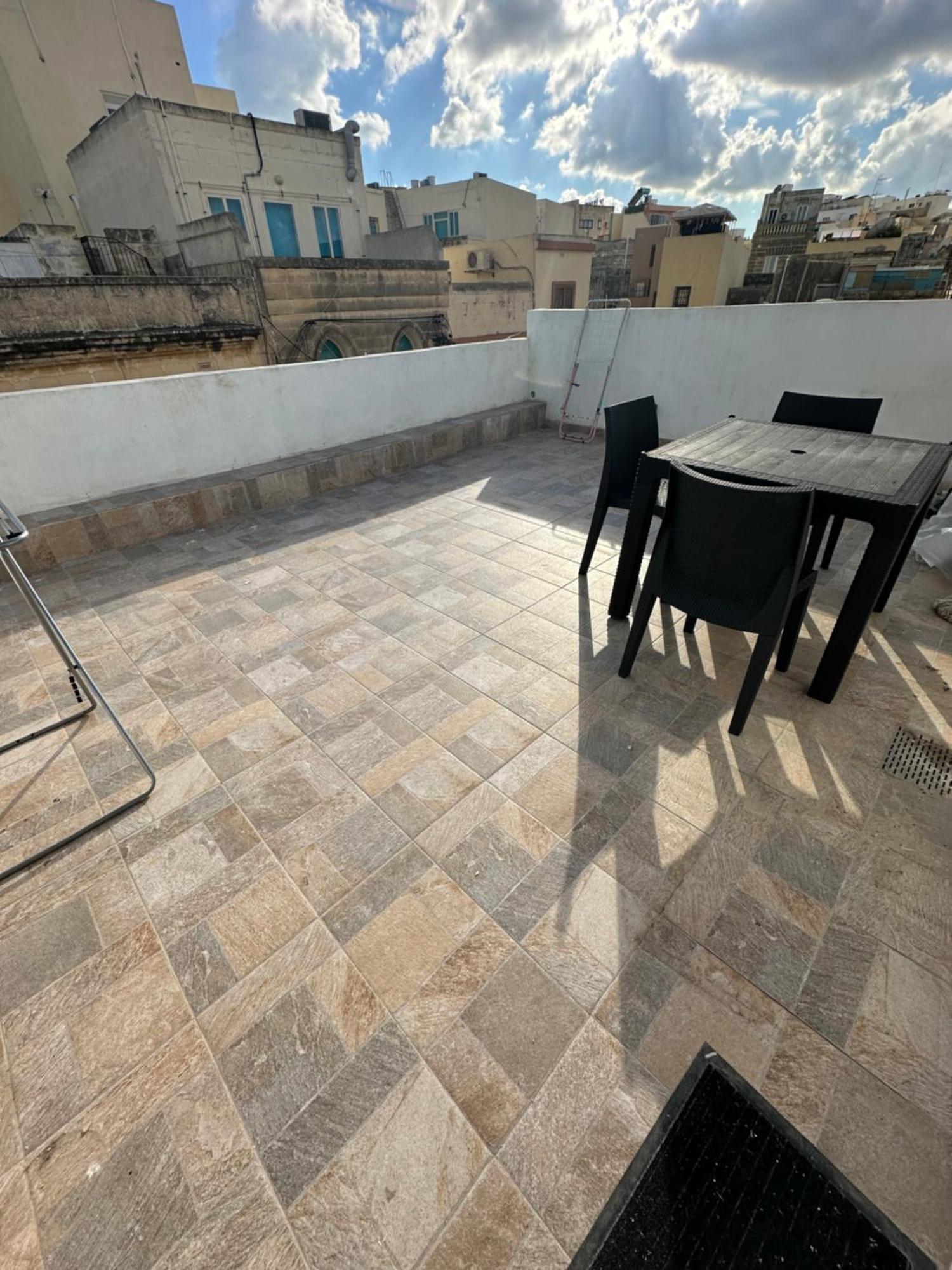 One Bedroom Appartment With Terrace In Sliema Exterior photo